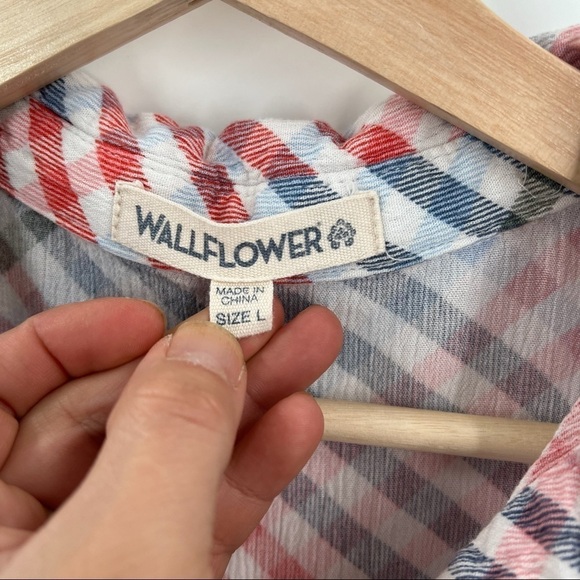 Wallflower woman crop/knot top Large - Picture 4 of 5